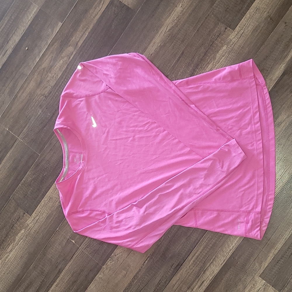 Nike top